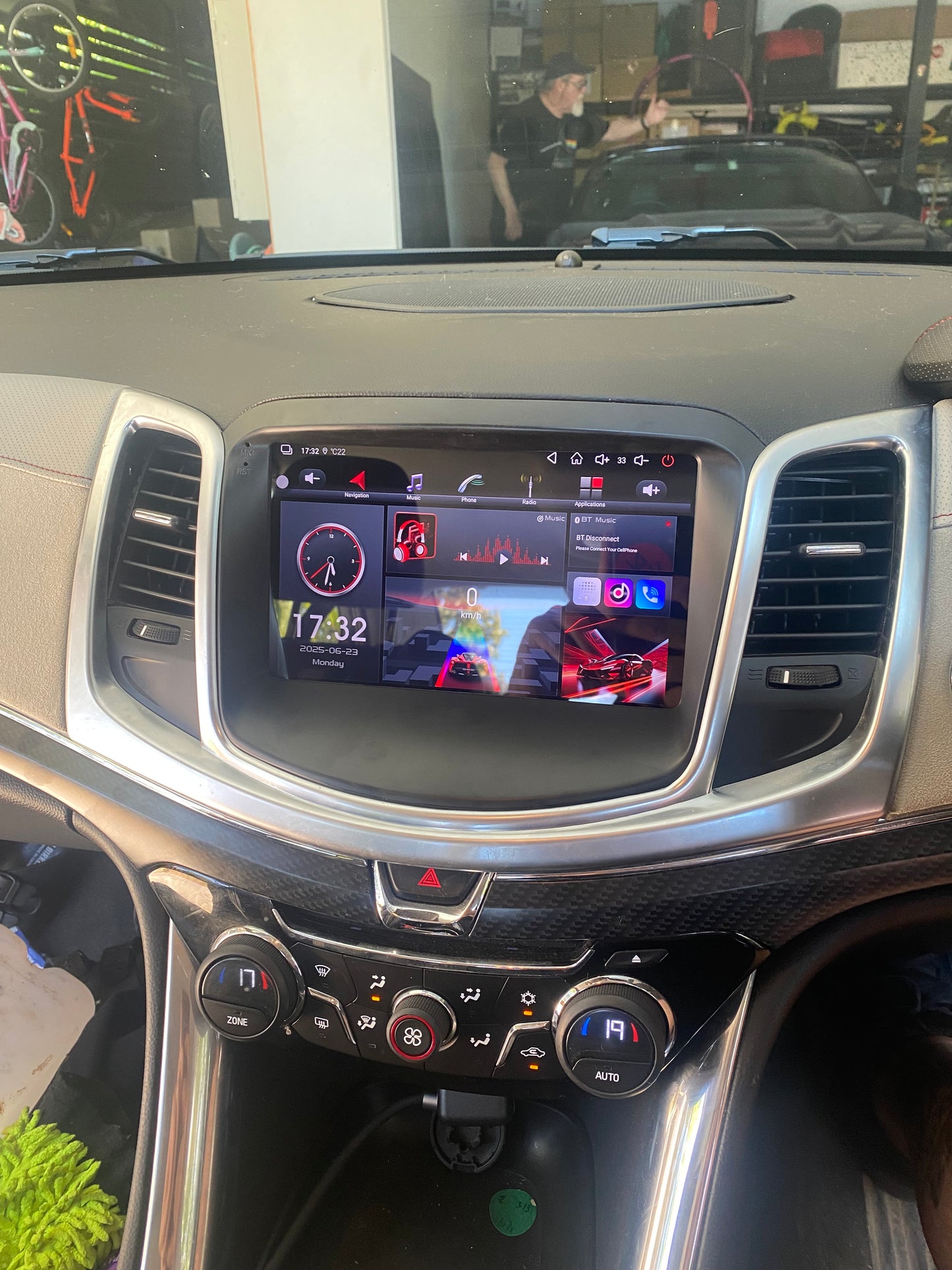 VF Holden Commodore 2013-2018 9" Carplay Kit