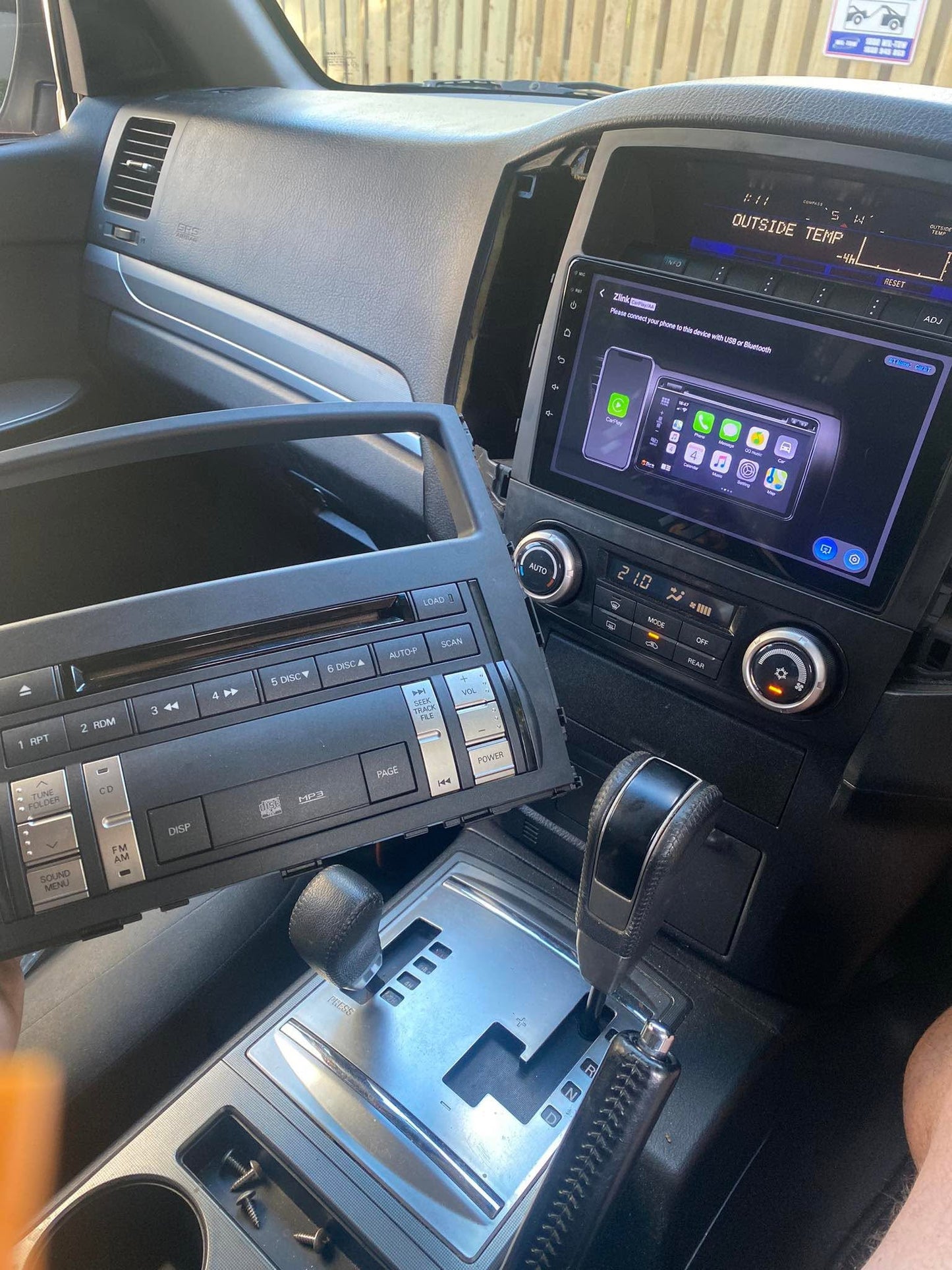 Mitsubishi Pajero 2007-2017 9" Carplay Kit